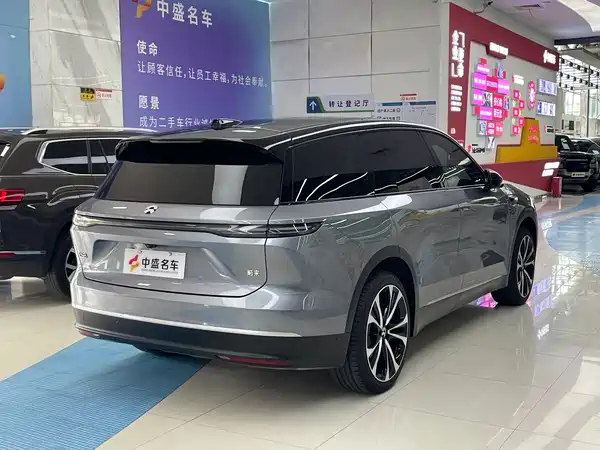 NIO ES8 2025