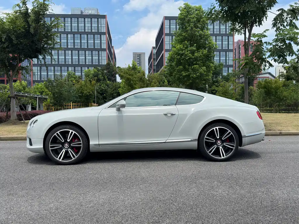 Bentley Continental 2013 — фото 10