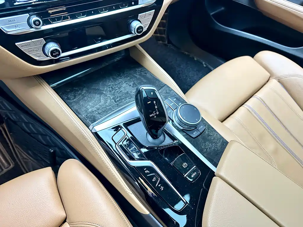 BMW 6 Series GT 2022 — фото 19