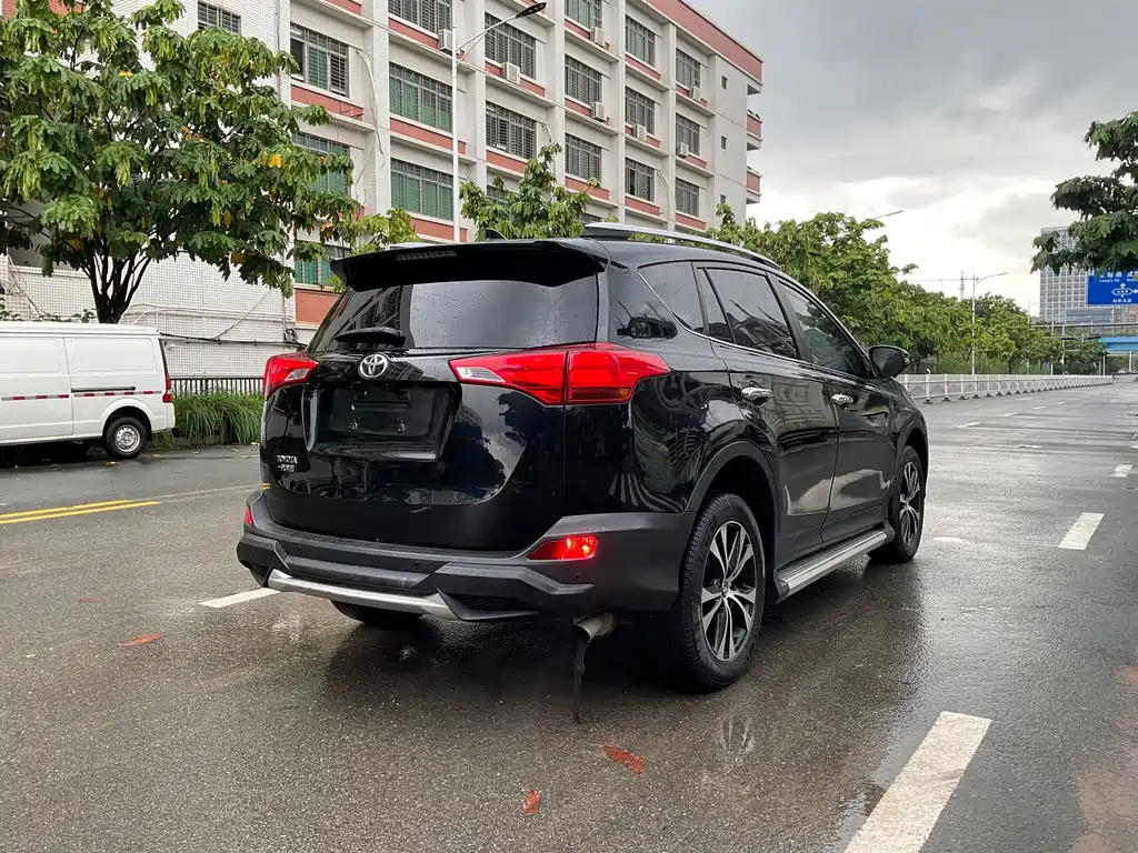 Toyota RAV4 2015 — фото 12