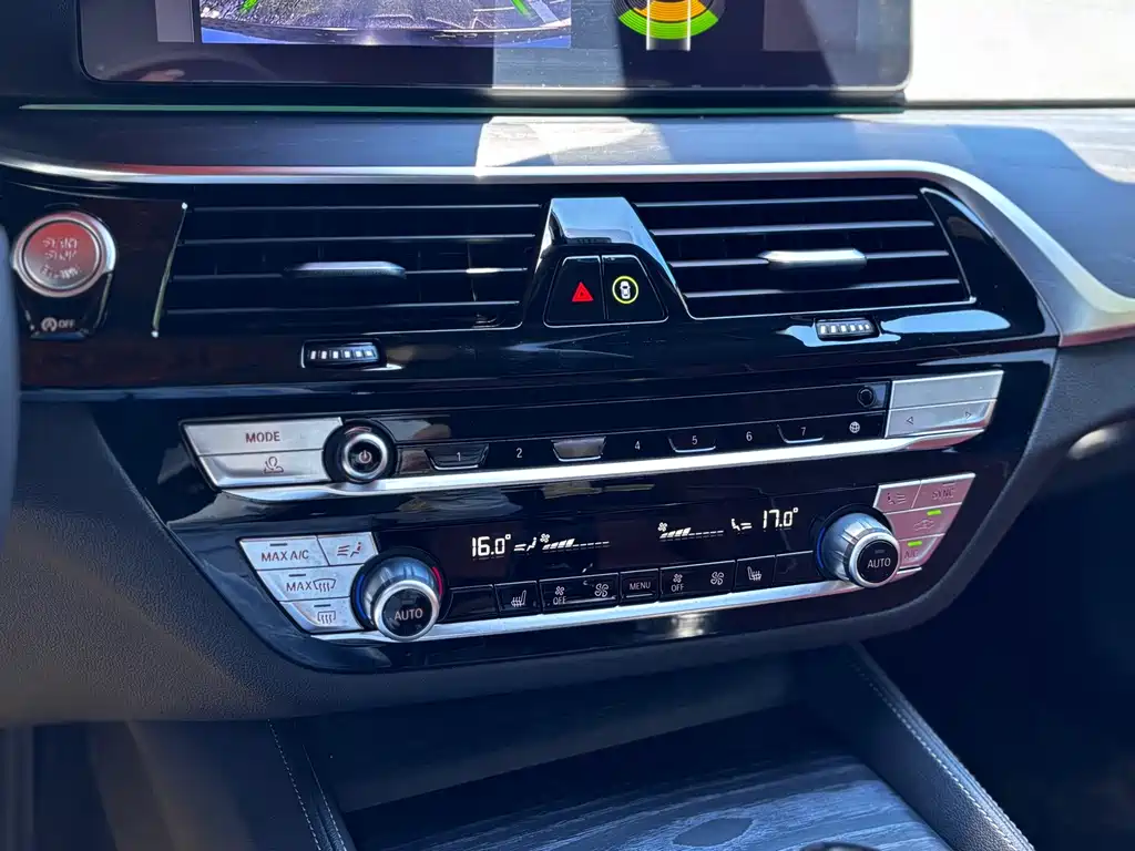 BMW 5 Series 2023 — фото 18