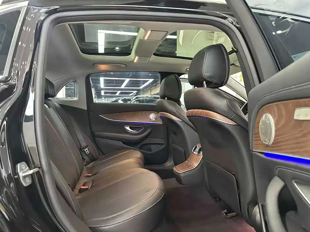Mercedes-Benz E-Class 2021 — фото 16