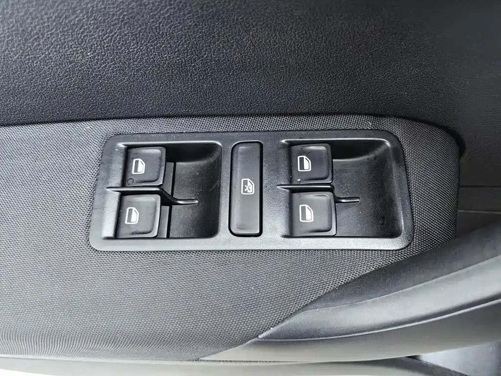 Volkswagen Polo 2015 — фото 9