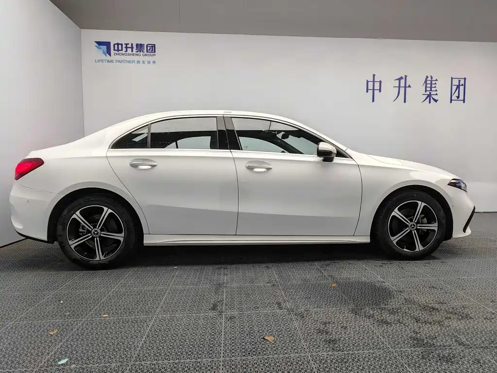 Mercedes-Benz A-Class 2023 — фото 7