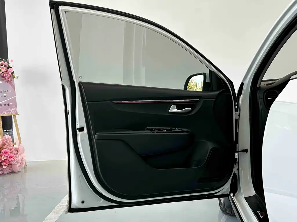 Kia KX Cross 2019 — фото 11