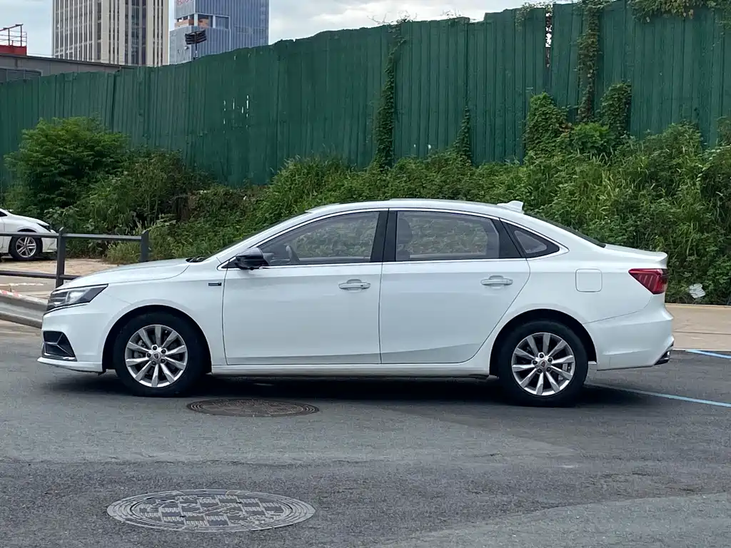 Roewe i6 New Energy 2018 — фото 16