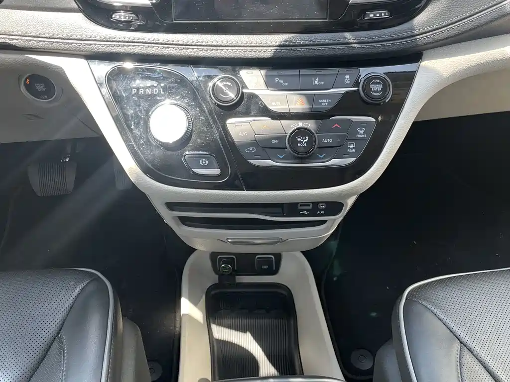 Chrysler Grand Voyager PHEV 2025 — фото 12