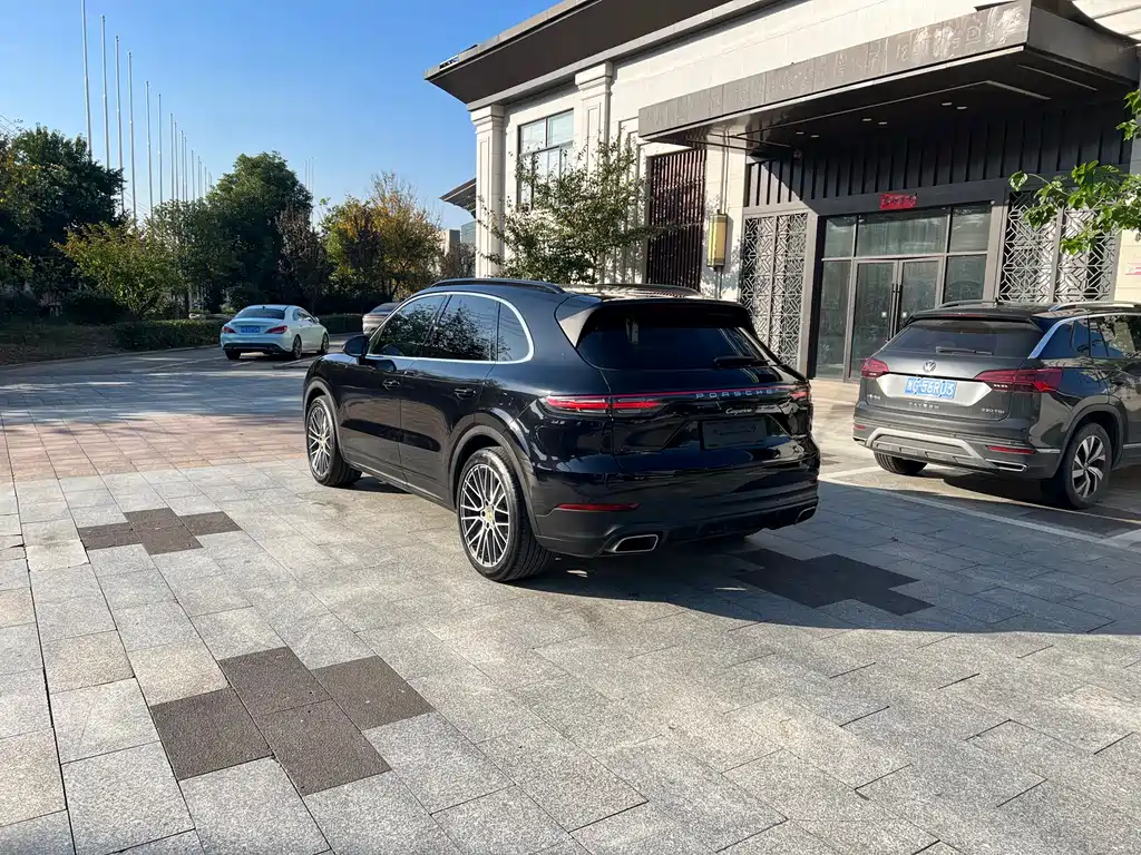 Porsche Cayenne 2020 — фото 18