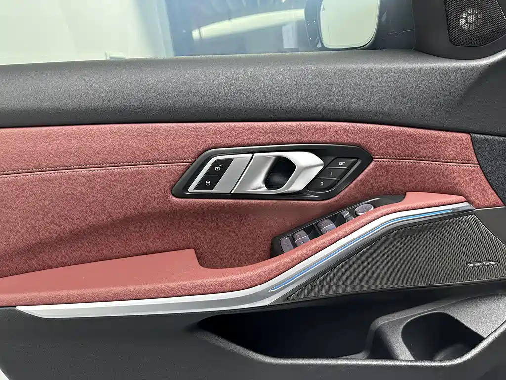 BMW 3 Series 2025 — фото 18