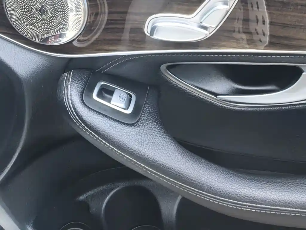 Mercedes-Benz GLC 2017 — фото 10
