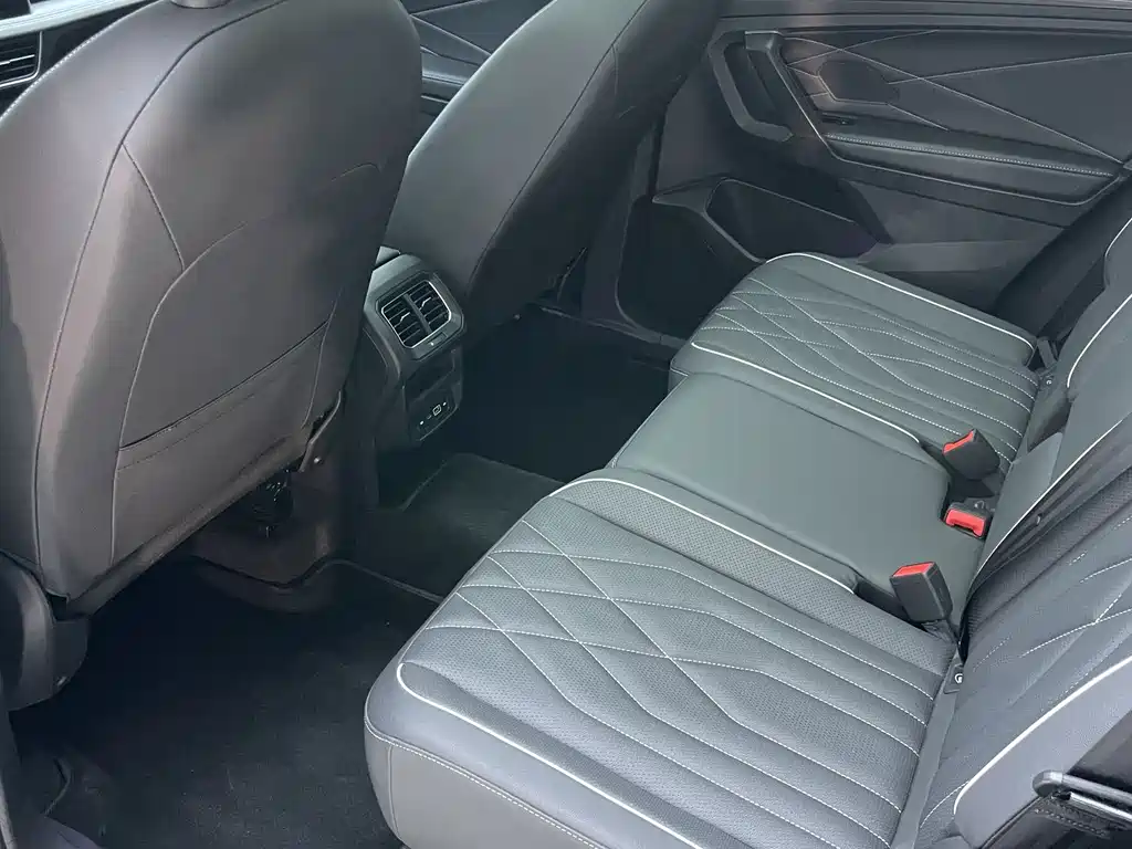 Volkswagen Tiguan L 2023 — фото 22