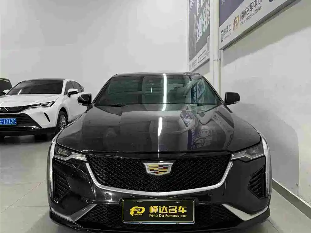 Cadillac CT4 2023 — фото 1