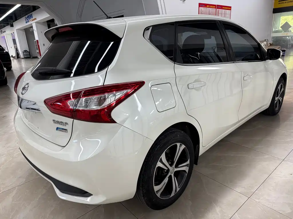 Nissan Tiida 2017 — фото 8