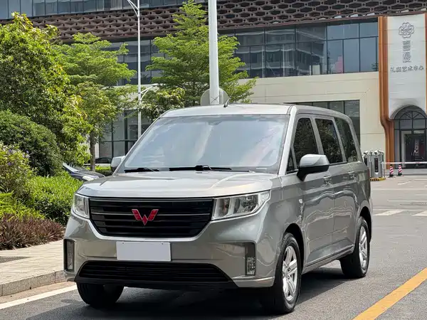 Wuling Hongguang PLUS 2019