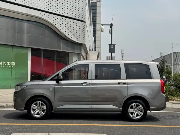 Wuling Hongguang PLUS 2019