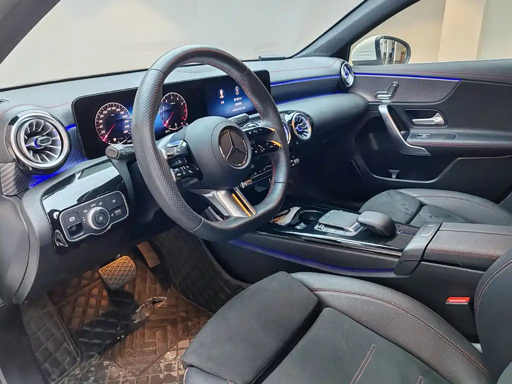 Mercedes-Benz A-Class 2023 — фото 10