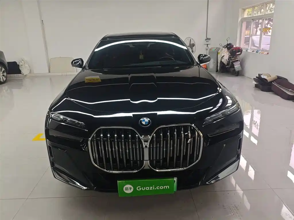 BMW i7 2023 — фото 3