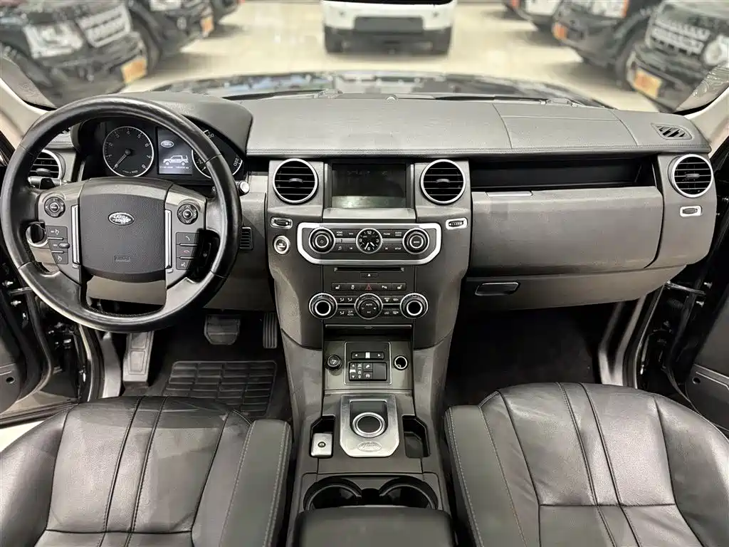 Land Rover Discovery 2017 — фото 14