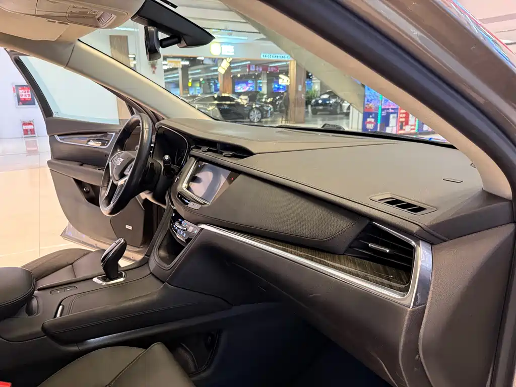 Cadillac XT5 2019 — фото 13