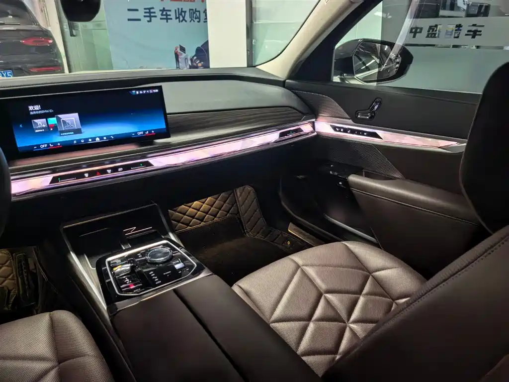 BMW 7 Series 2024 — фото 10