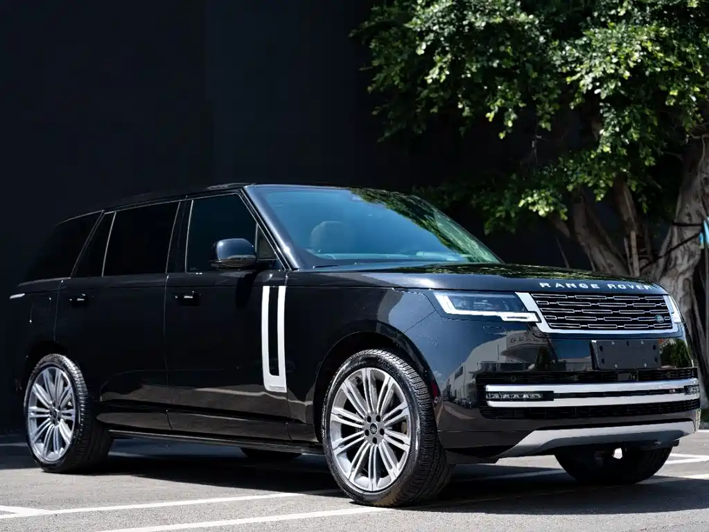 Land Rover Range Rover 2023 — фото 1