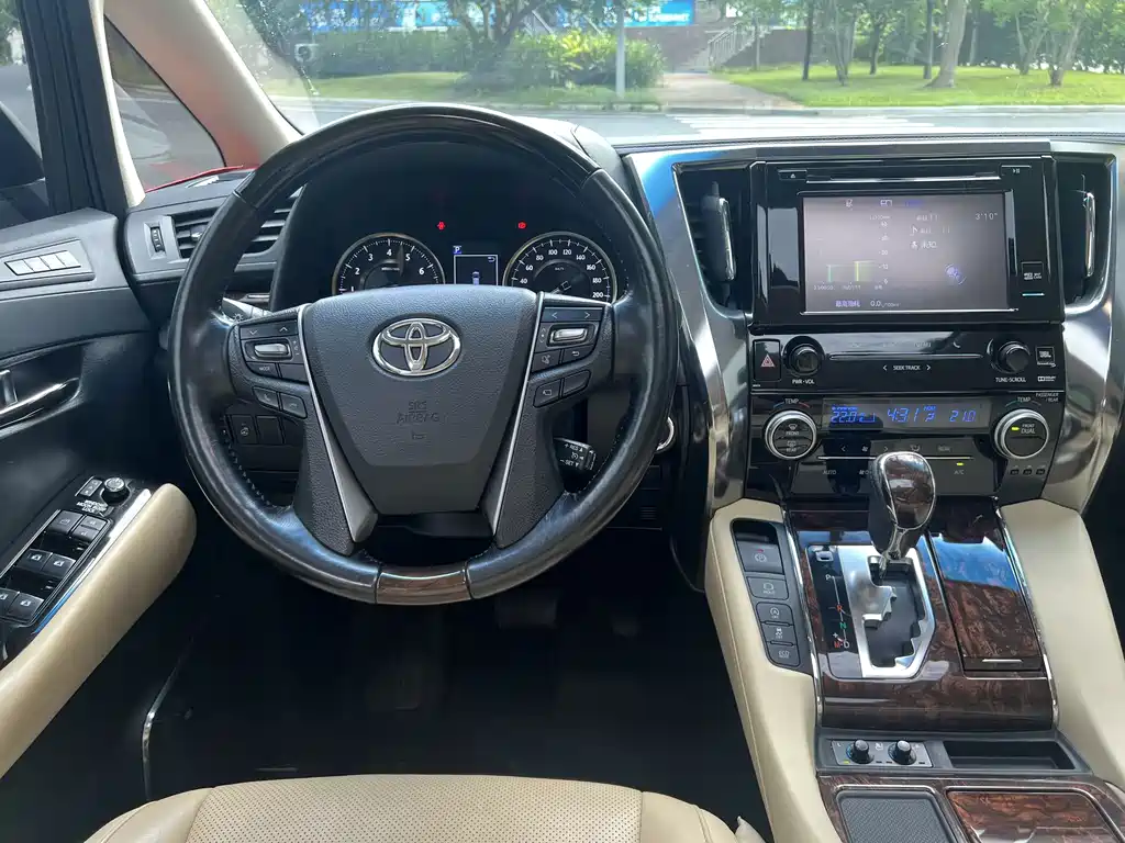 Toyota Alphard 2018 — фото 10