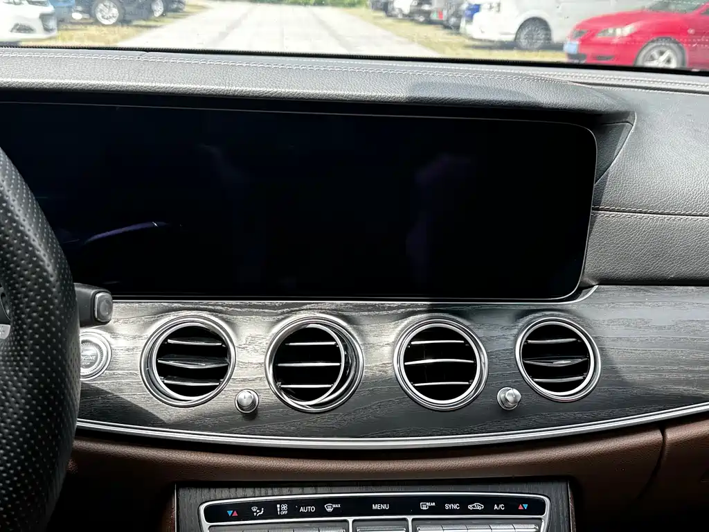 Mercedes-Benz E-Class 2023 — фото 8