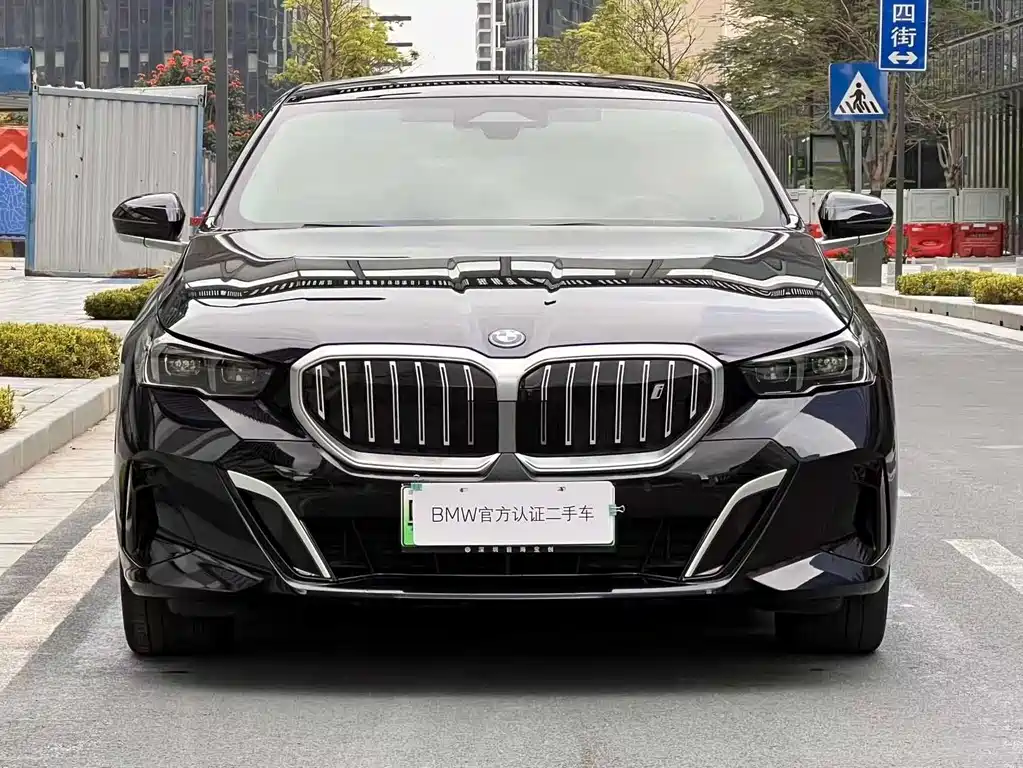 BMW i5 2025 — фото 2