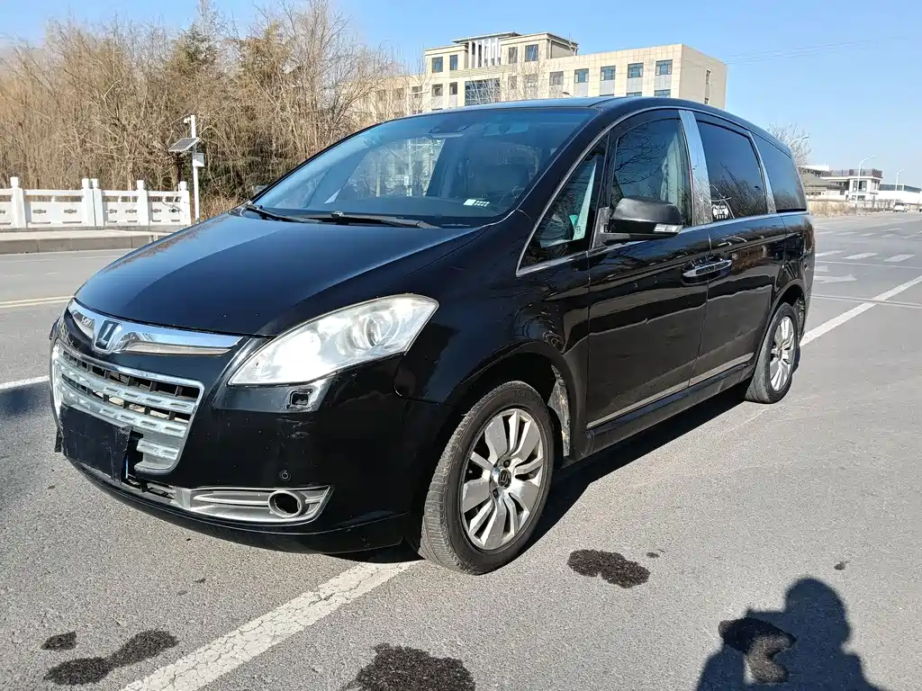 Luxgen Big 7 MPV 2013 — фото 1