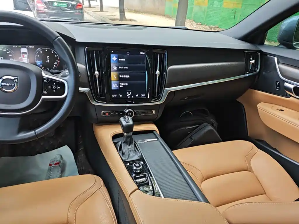 Volvo V90 2018 — фото 13