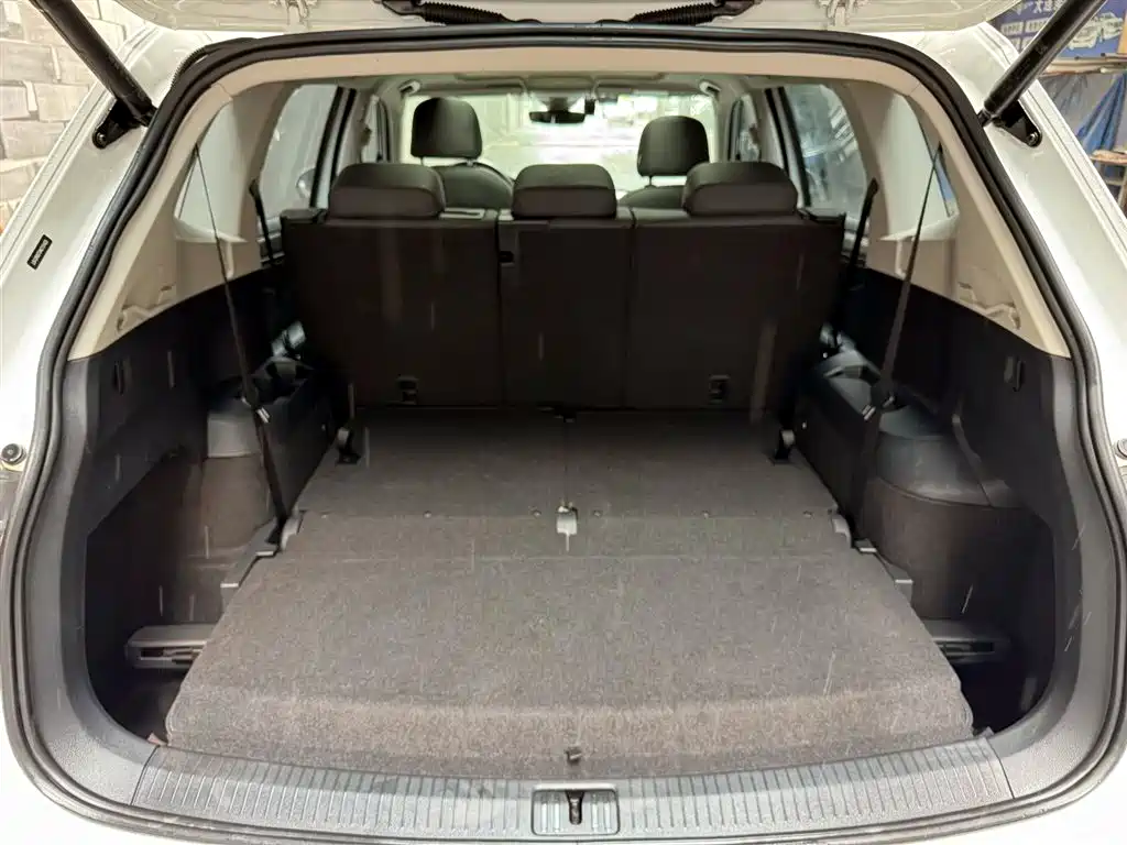 Volkswagen Tiguan L 2023 — фото 8