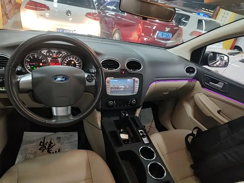 Ford Focus 2015 — фото 14