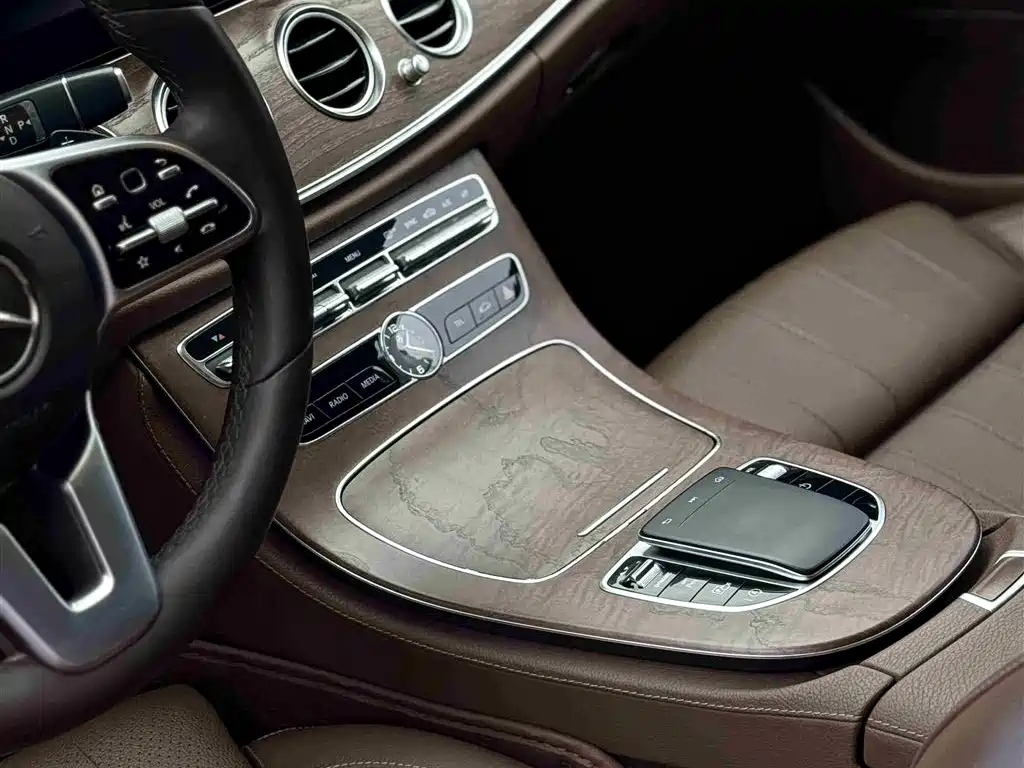 Mercedes-Benz E-Class 2019 — фото 13