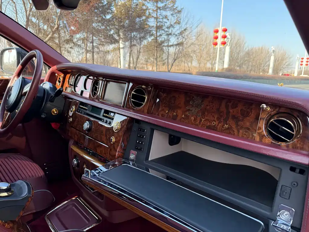 Rolls-Royce Phantom 2011 — фото 14