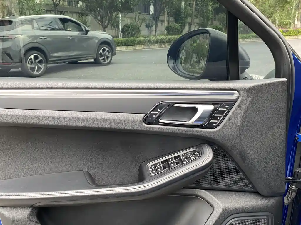 Porsche Macan 2019 — фото 12