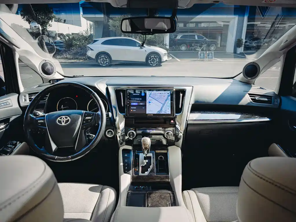 Toyota Alphard 2018 — фото 9