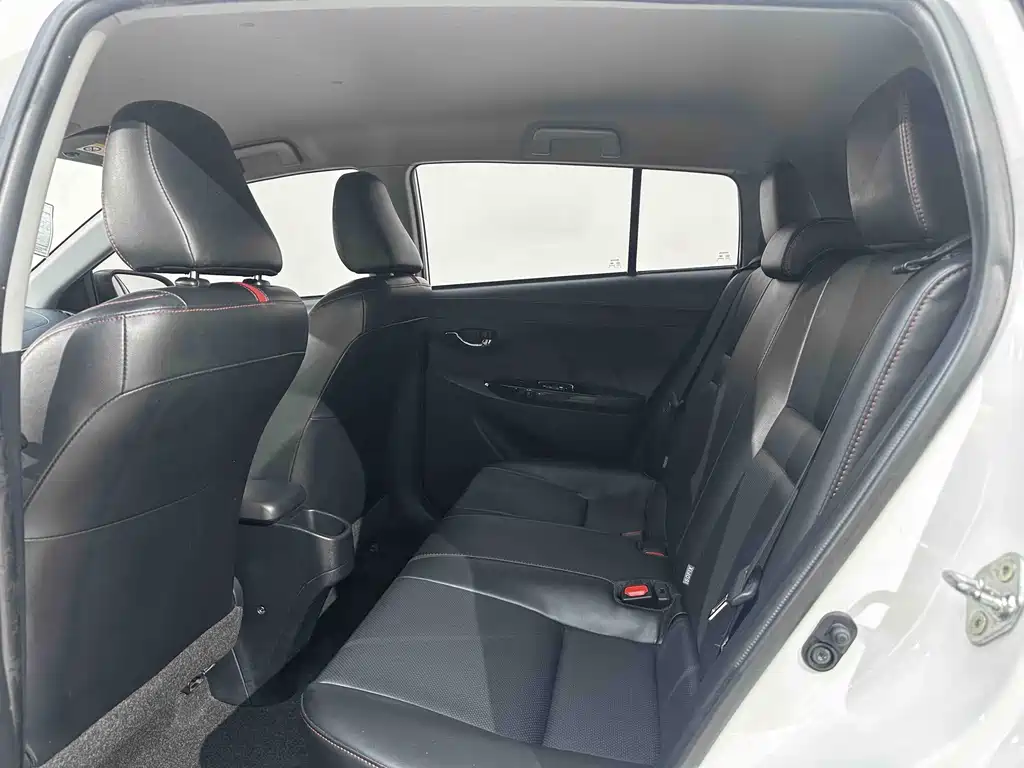 Toyota Yaris L 2022 — фото 19