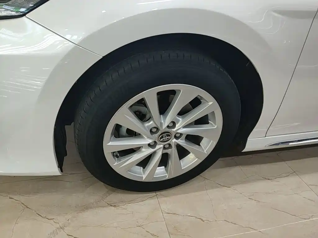 Toyota Camry 2023 — фото 23