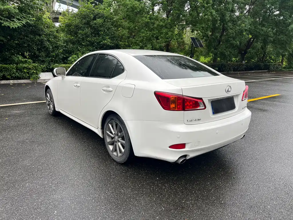 Lexus IS 2010