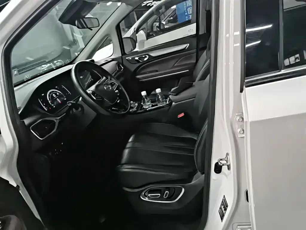 GAC Motor Trumpchi M6 2023 — фото 15