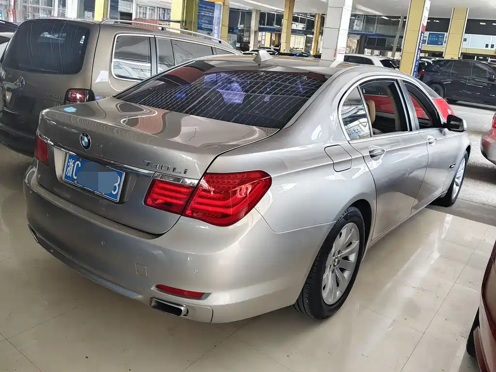 BMW 7 Series 2011 — фото 13