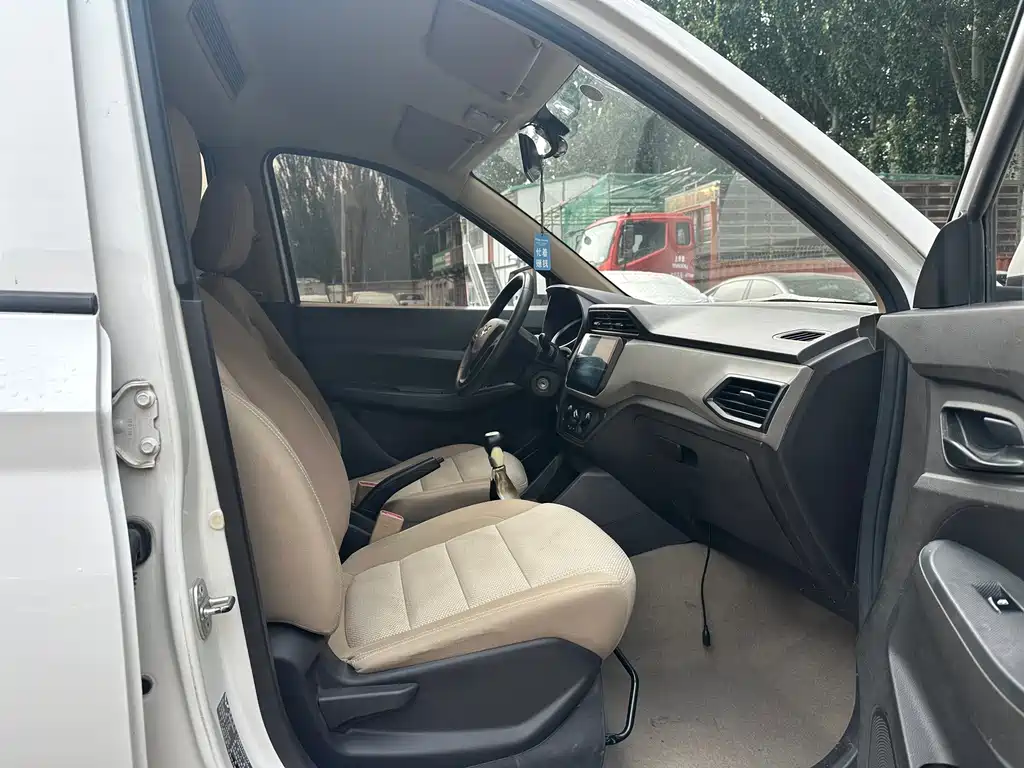 Wuling Hongguang 2019 — фото 13