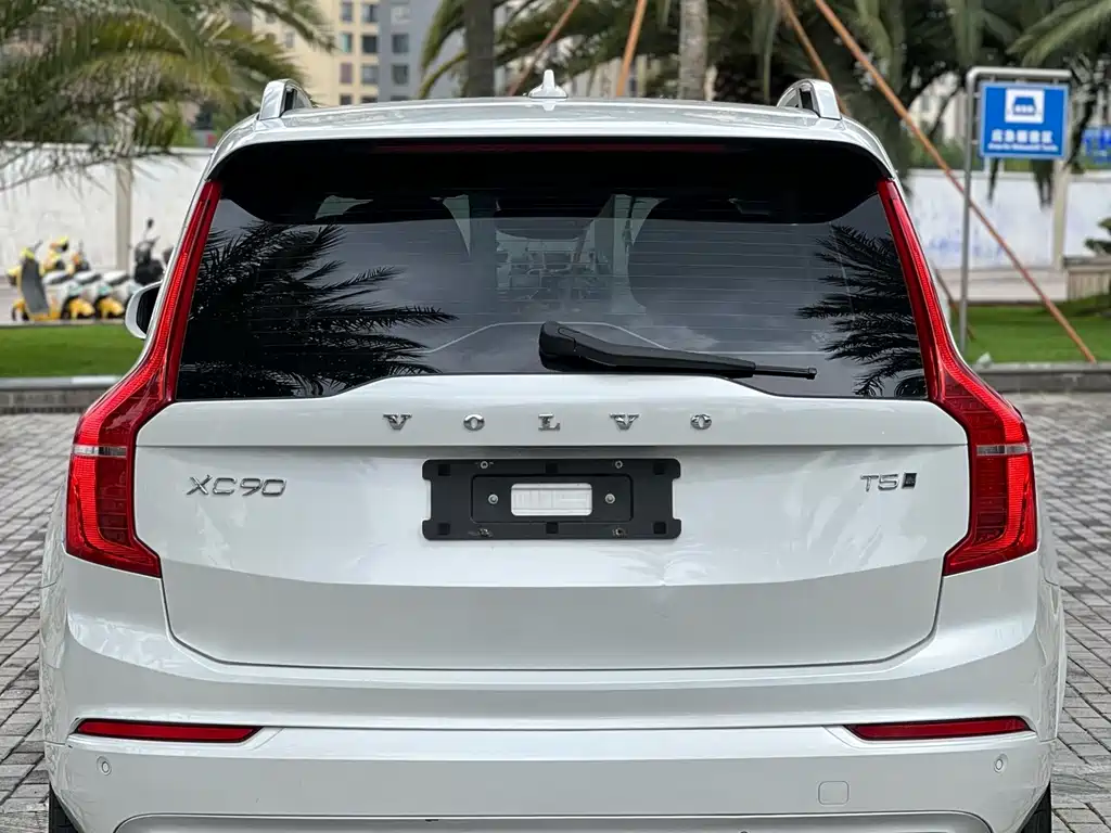 Volvo XC90 2018 — фото 8