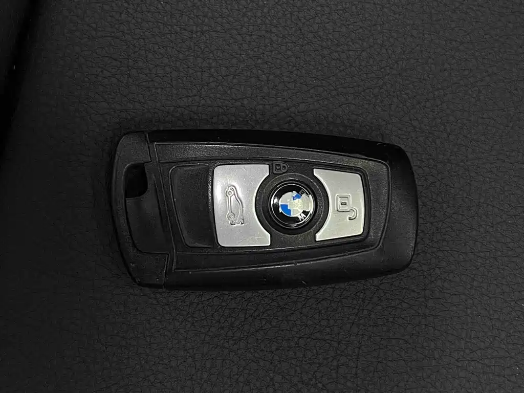 BMW 3 Series 2015 — фото 35