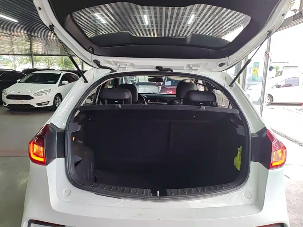 Geely Vision X3 2020 — фото 19