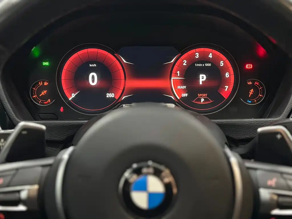 BMW 3 Series 2019 — фото 10