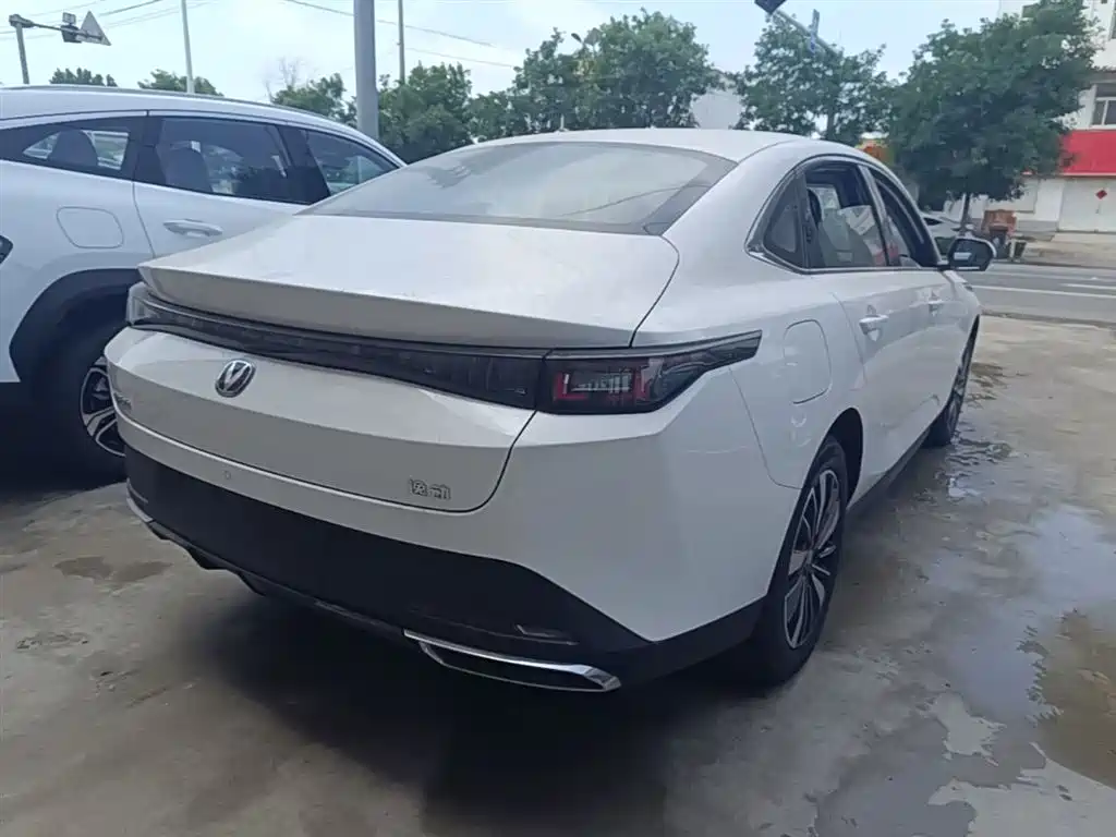 Changan Eado PHEV 2026 — фото 7
