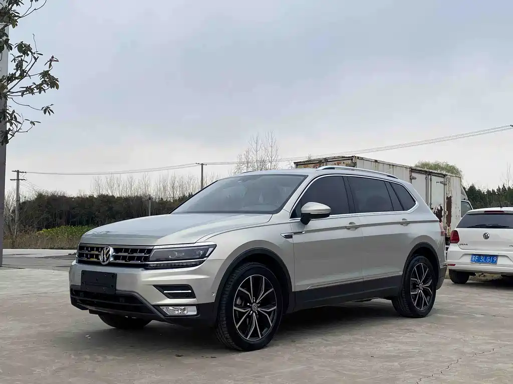 Volkswagen Tiguan L 2017 — фото 1