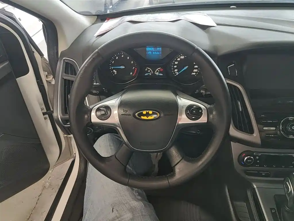 Ford Focus 2014 — фото 11