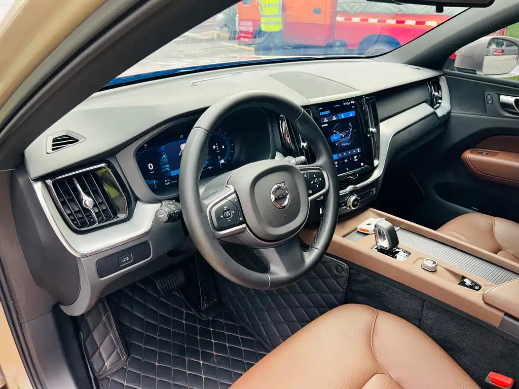 Volvo XC60 2025 — фото 18